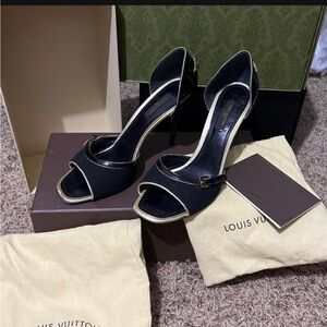 Louis Vuitton Padlock Back Char
Pumps Black size 7.5 AuthenVuitton